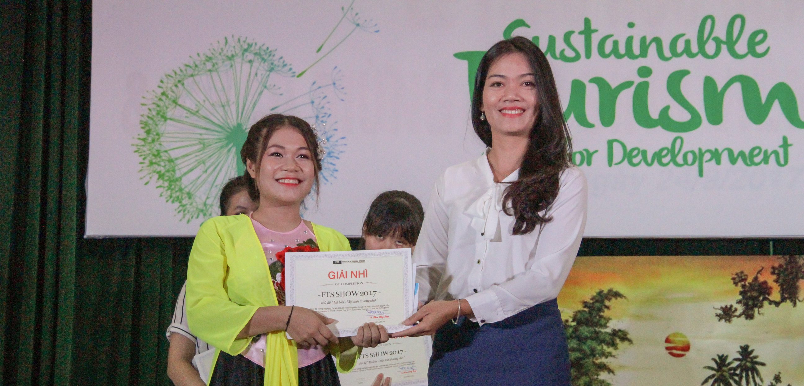 Gala kỉ niệm Ngày Du lịch thế giới 27/9 của Khoa Du lịch học, trường ĐHKHXH&amp;amp;amp;NV